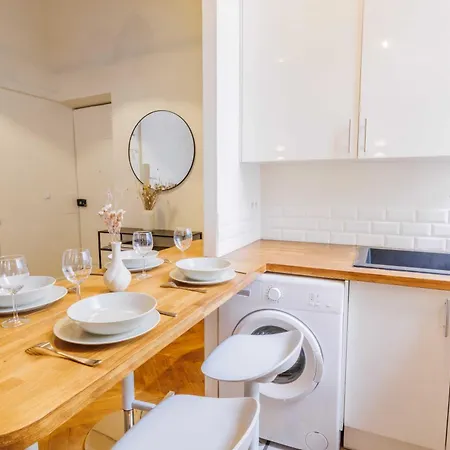 Quiet 1br - 4p - Quartier Du Mail Διαμέρισμα *