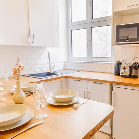 Quiet 1br - 4p - Quartier Du Mail Διαμέρισμα